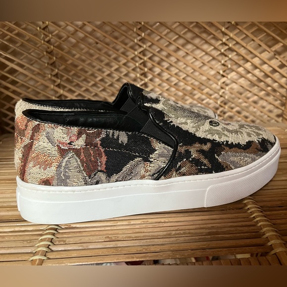 Jeffrey Campbell Sarlo Cat Sneakers - Picture 5 of 14